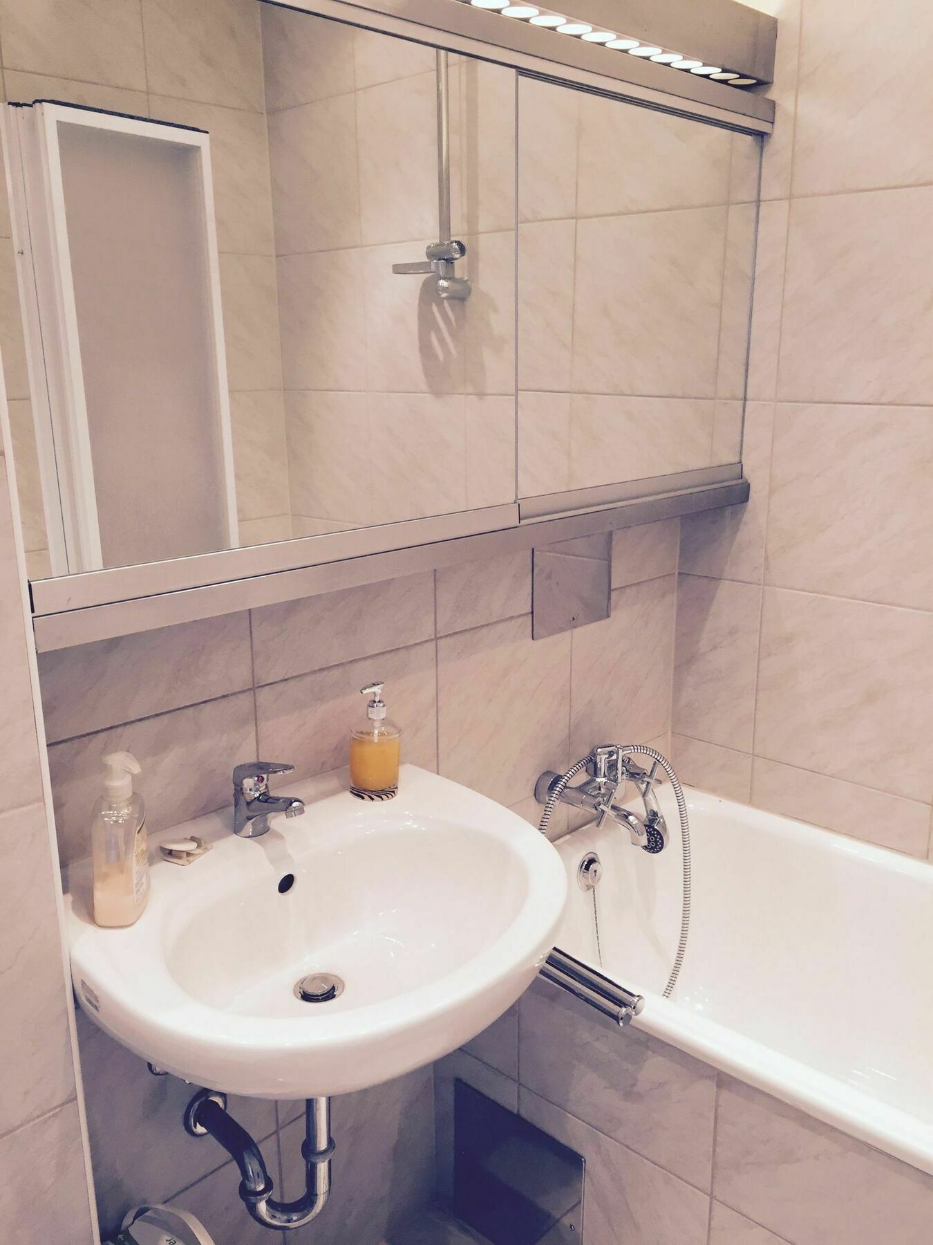 Affordable Studio Near City Center Wien Exterior foto